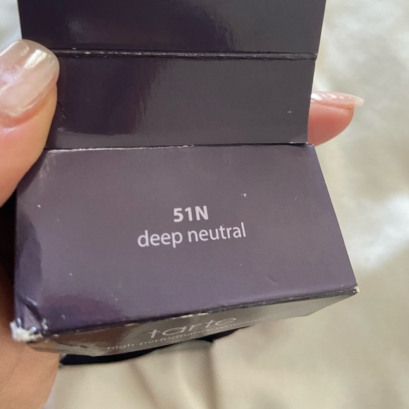 Tarte Amazonian Clay Foundation - Deep Neutral - Picture 2 of 4